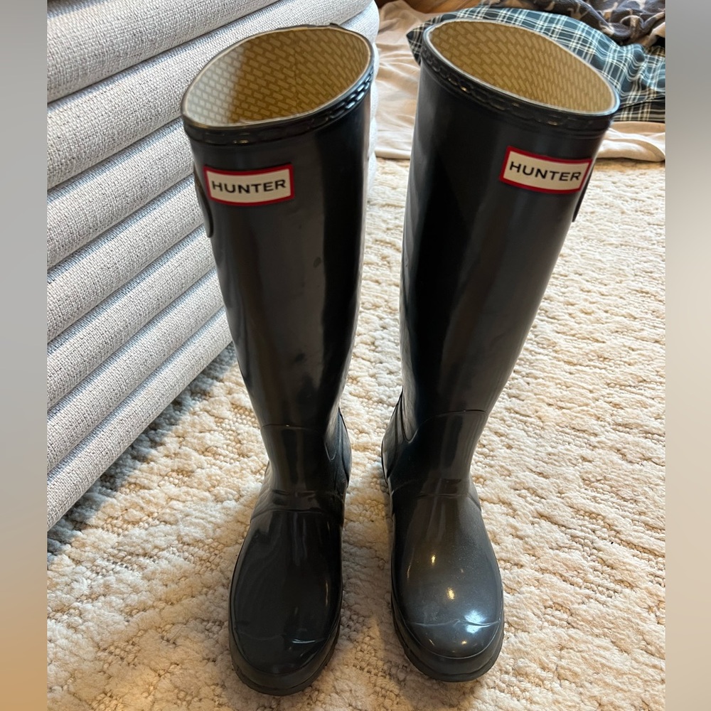 Tall Hunter boots. Barely worn, size US 7/ EU 38.